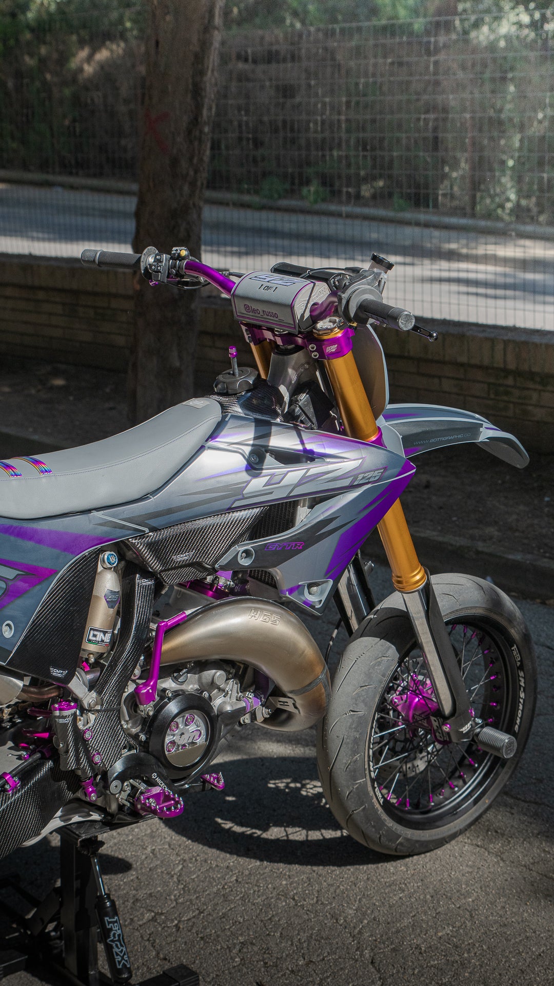 FULL CUSTOM GRAPHIC