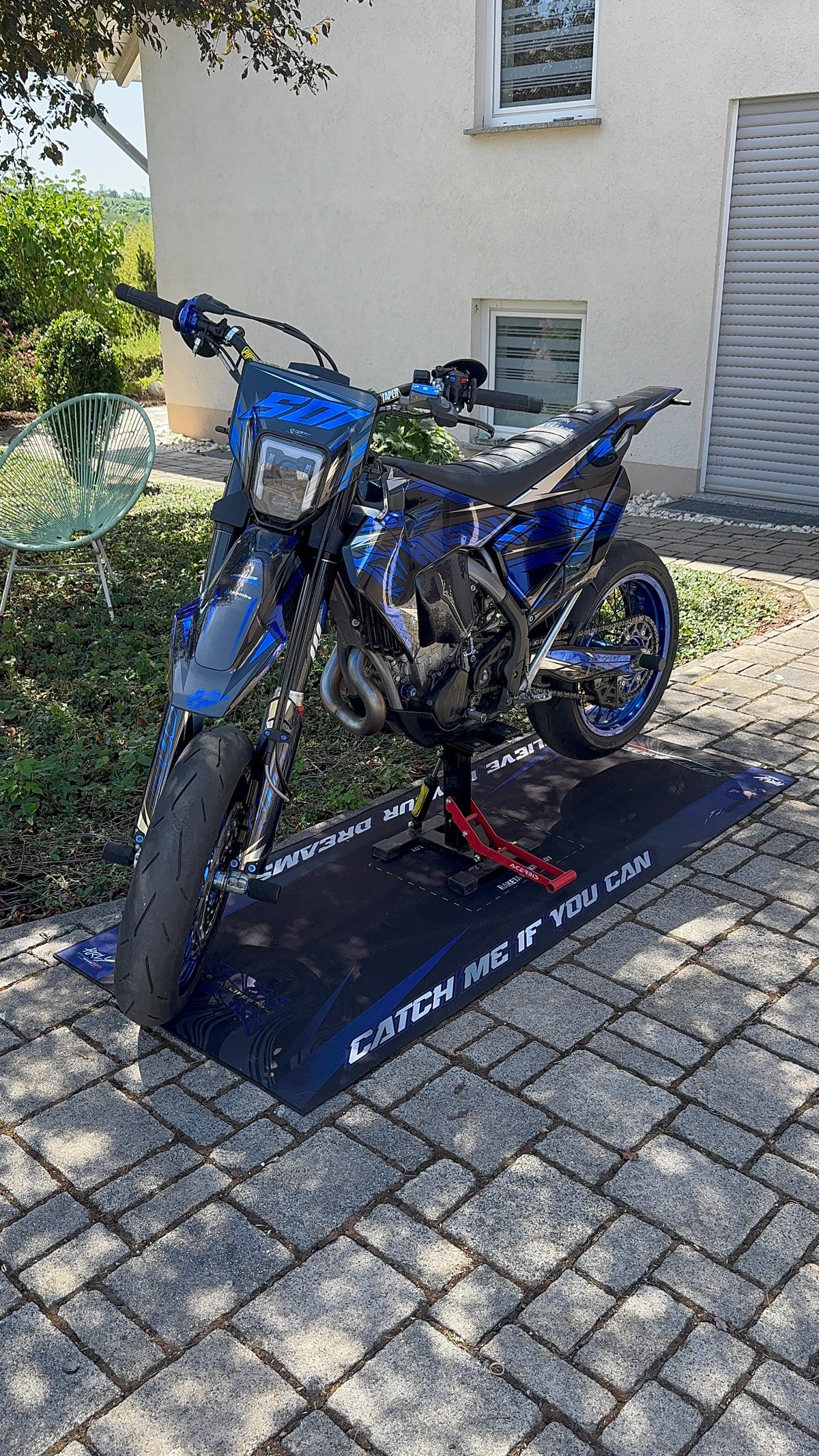 FULL CUSTOM CARPET