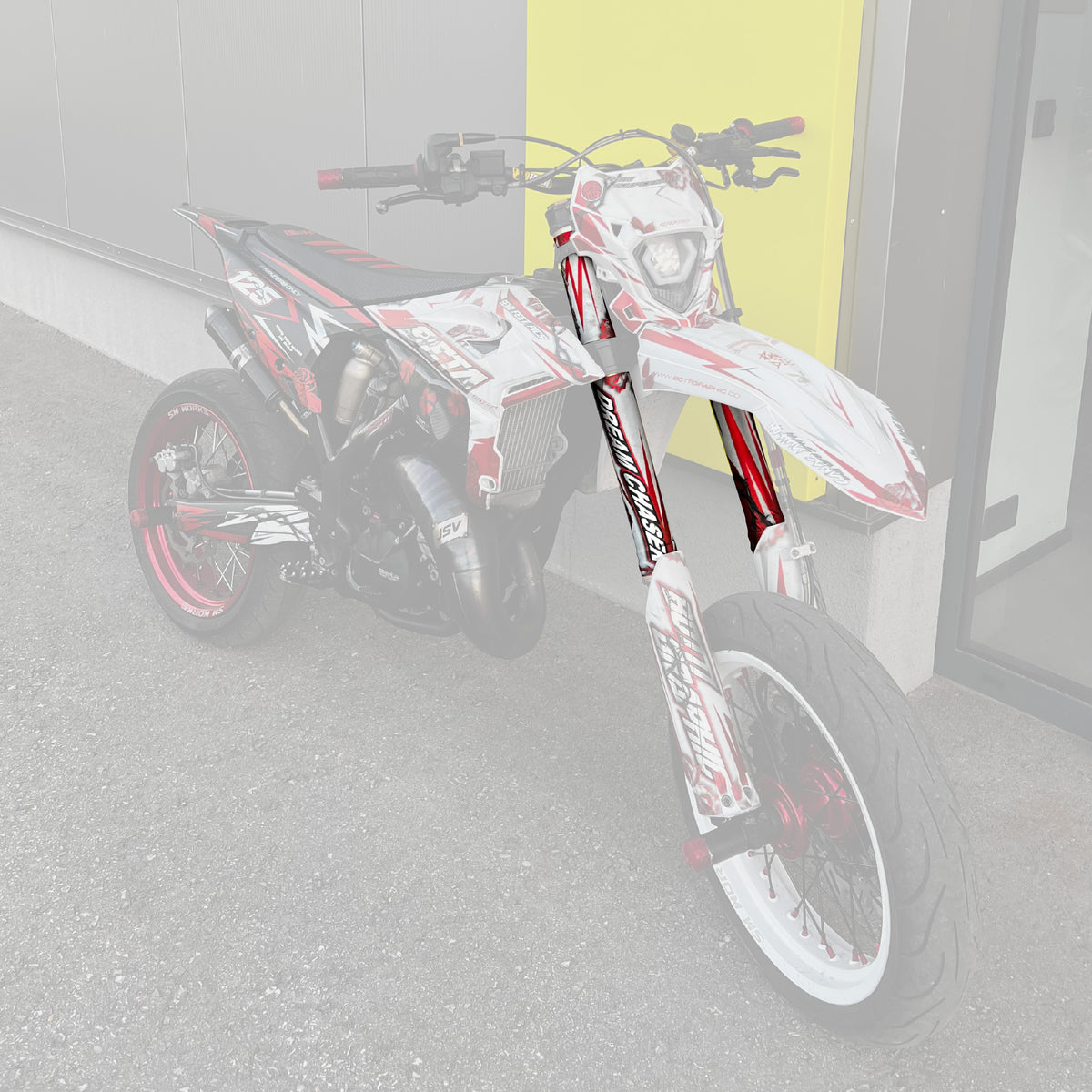 CUSTOM FORKS STICKER